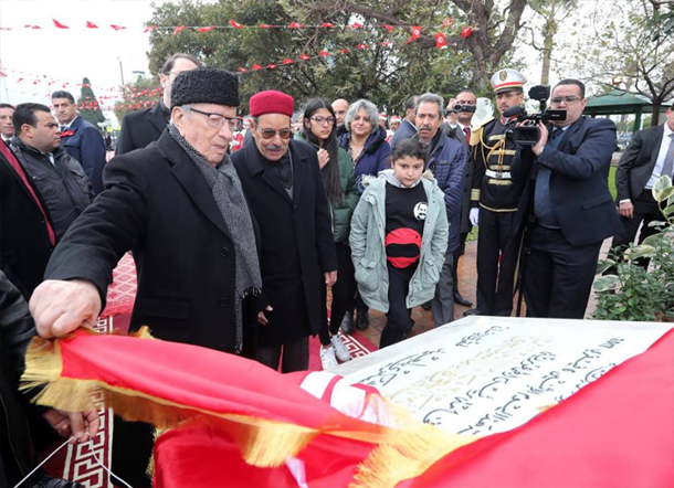 سعيدة قراش: رئيس الجمهورية رأى اللوحة لحظة تدشين ساحة الشهيد بلعيد ولم تعجبه وطالب بتغييرها
